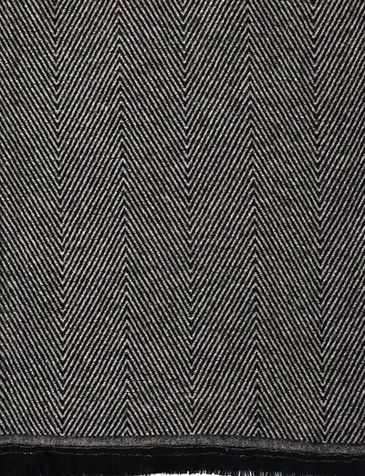2050522A-2.jpg